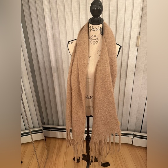 Ilse Jacobsen Cozy Beige Scarf - Picture 5 of 8